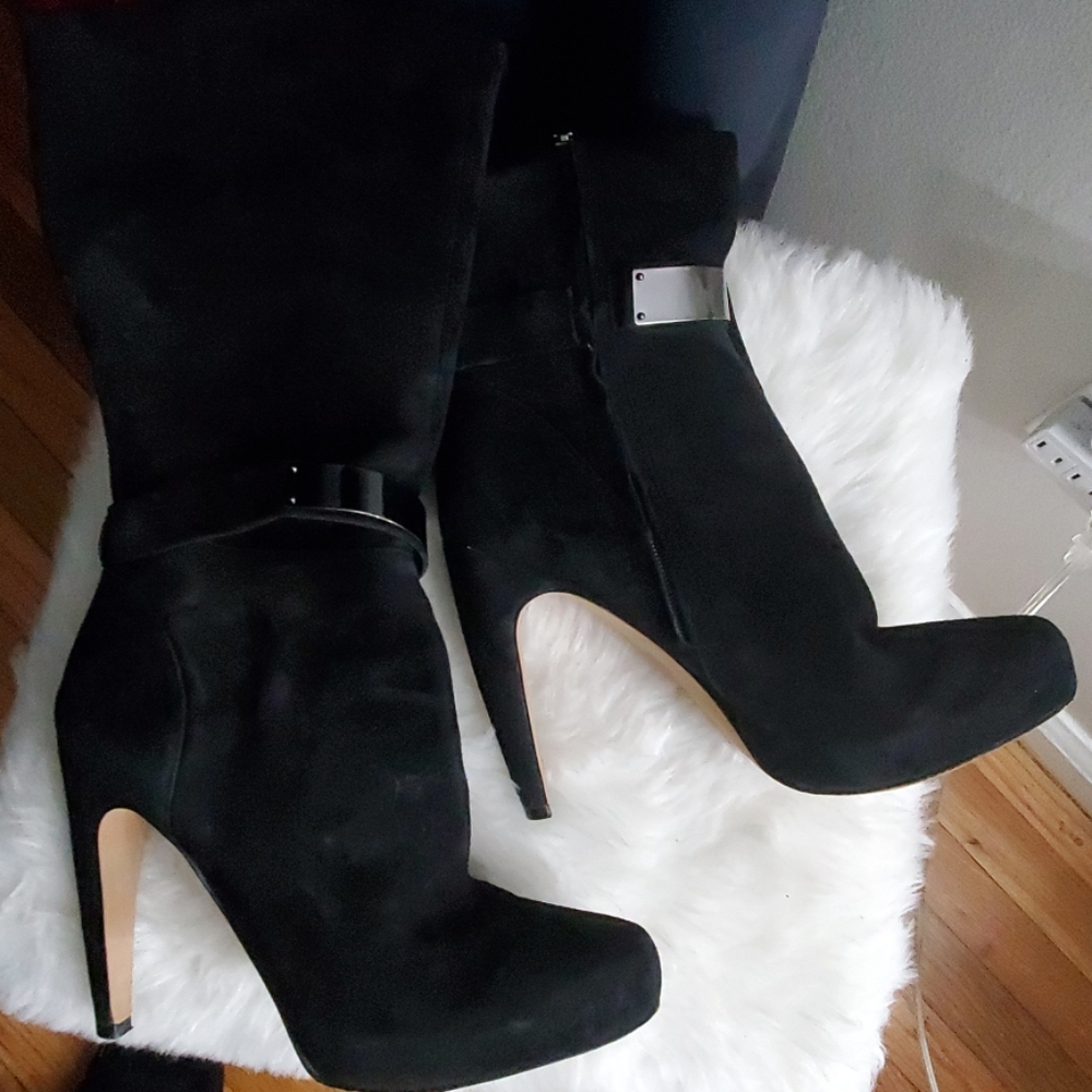 Boots - Picture 3 of 5